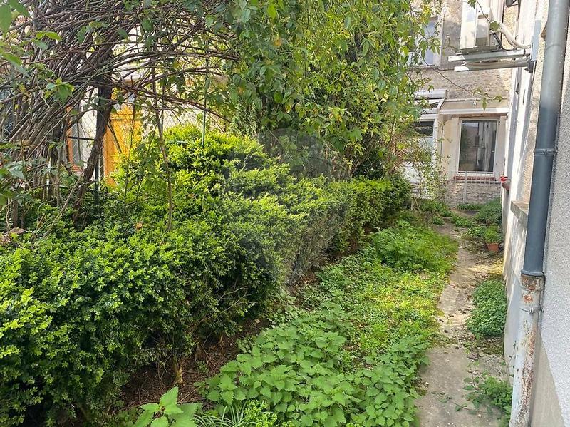 Maison - 250 m² - 7 pièces