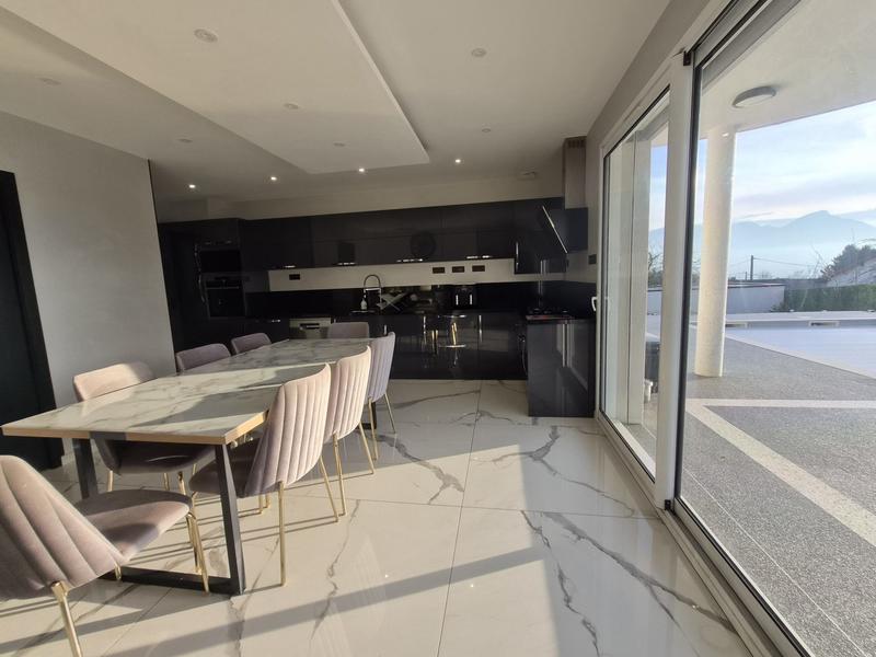 Maison contemporaine - 276 m² - 7 pièces