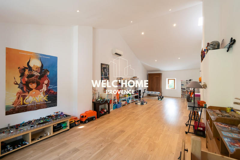 Maison - 210 m² - 8 pièces