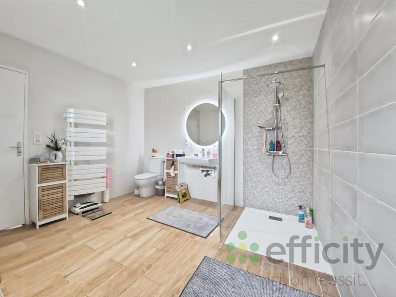 Pavillon - 270 m² - 8 pièces