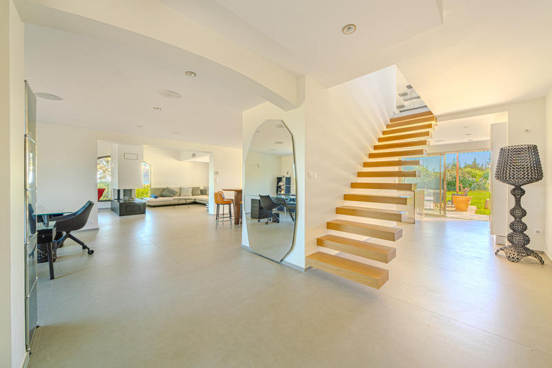 Maison - 335 m² - 8 pièces