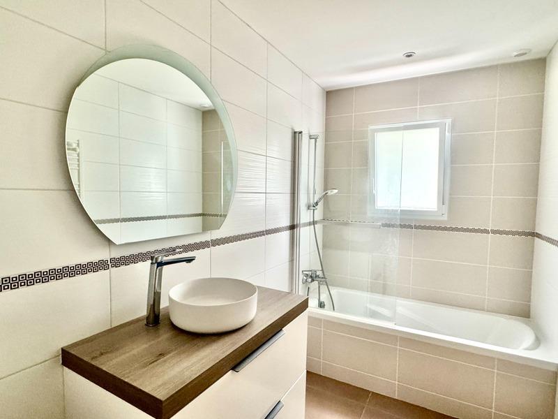 Maison - 201 m² - 9 pièces