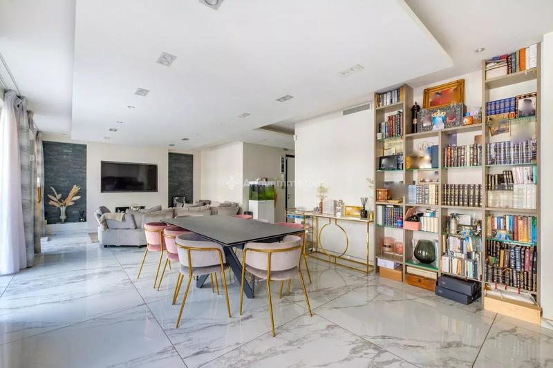 Appartement - 110 m² - 4 pièces