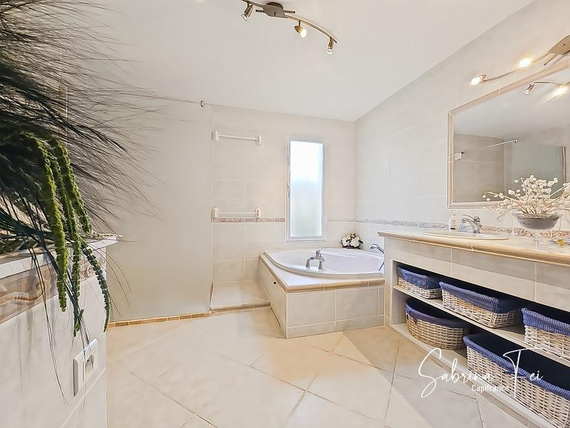 Maison - 165 m² - 6 pièces