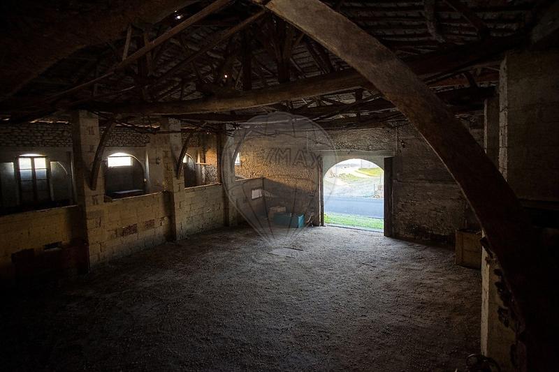 Maison - 300 m² - 4 pièces