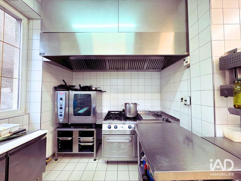 Maison - 1 100 m² - 11 pièces