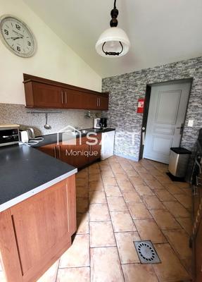 Maison - 280 m² - 9 pièces