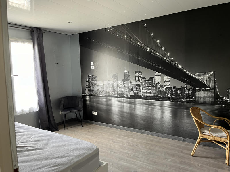 Maison - 215 m² - 8 pièces