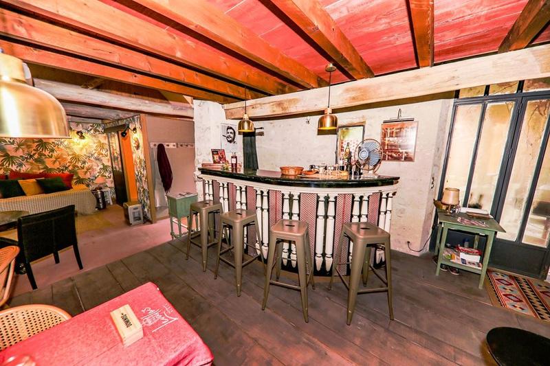 Maison - 250 m² - 9 pièces