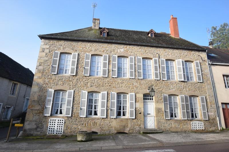 Propriété - 252 m² - 10 pièces