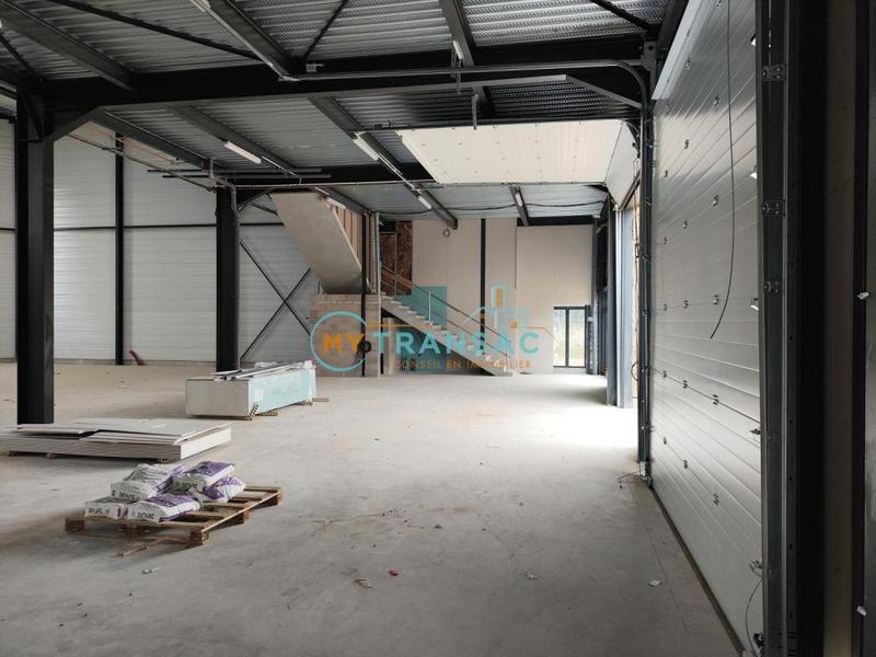 Local d'activité / Entrepôt - 403 m²
