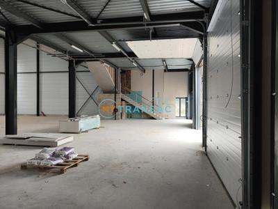 Local d'activité / Entrepôt - 403 m²