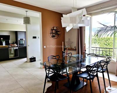 Maison - 200 m² - 8 pièces