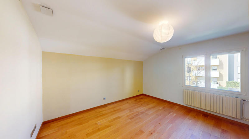 Appartement - 90 m² - 3 pièces