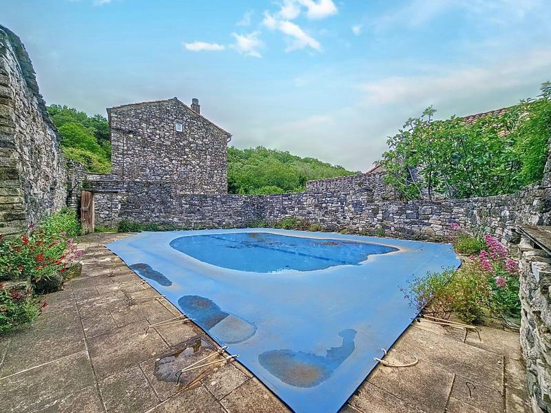 Maison - 249 m² - 8 pièces