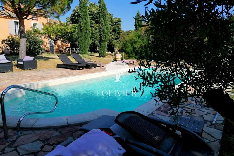 Propriété - 270 m² - 7 pièces