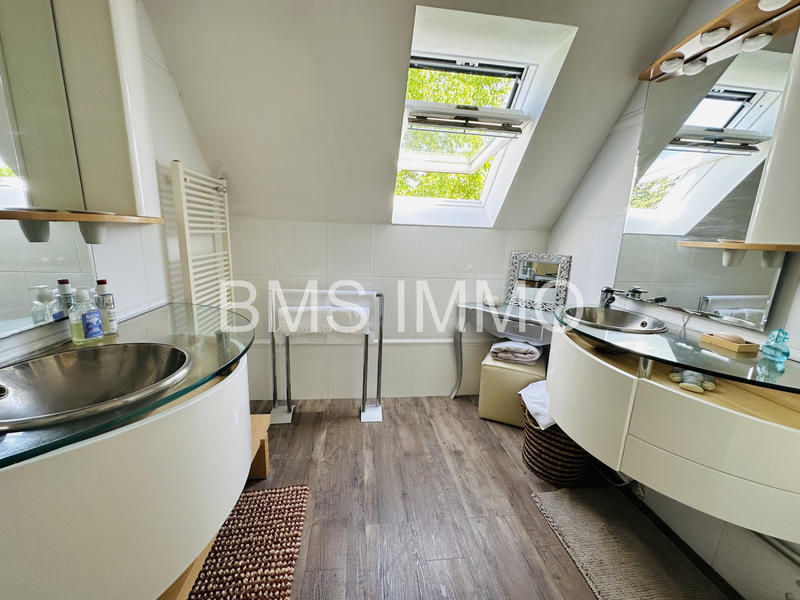 Maison - 230 m² - 6 pièces