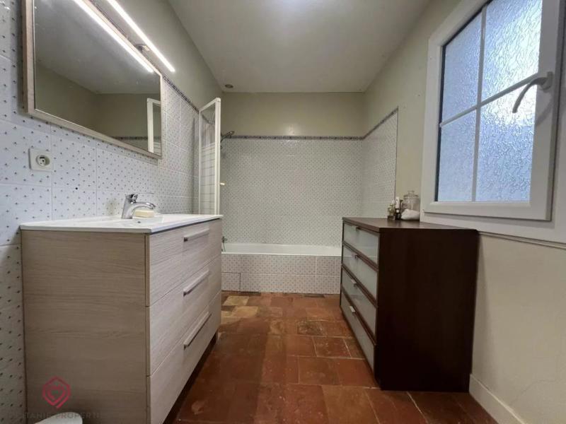 Propriété - 356 m² - 15 pièces