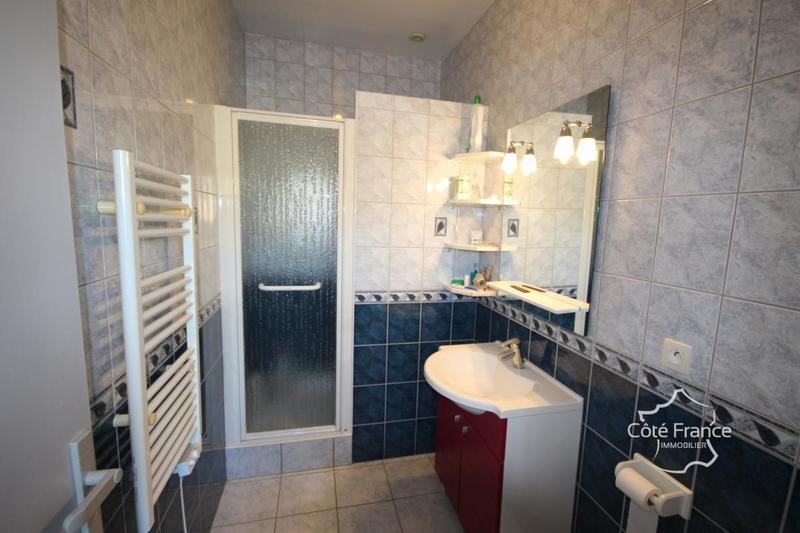 Maison - 212 m² - 9 pièces