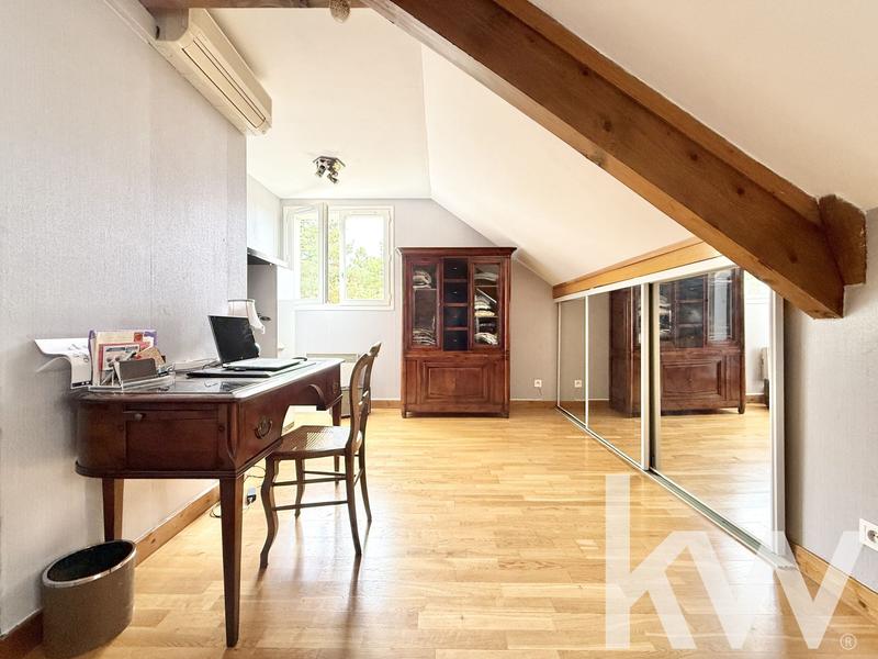 Maison - 166 m² - 9 pièces