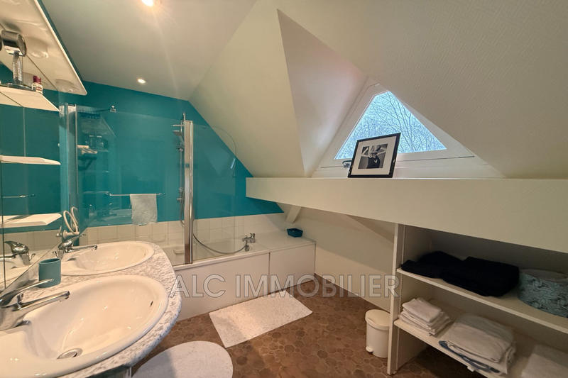 Maison - 250 m² - 10 pièces