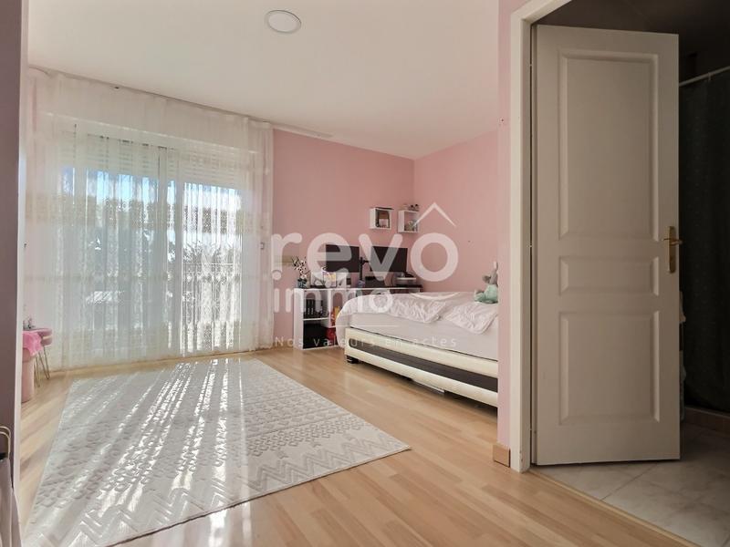 Maison - 221 m² - 5 pièces