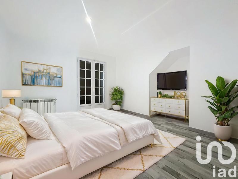 Maison - 250 m² - 8 pièces