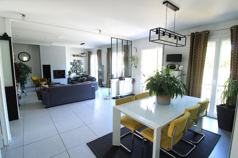 Maison - 220 m² - 7 pièces