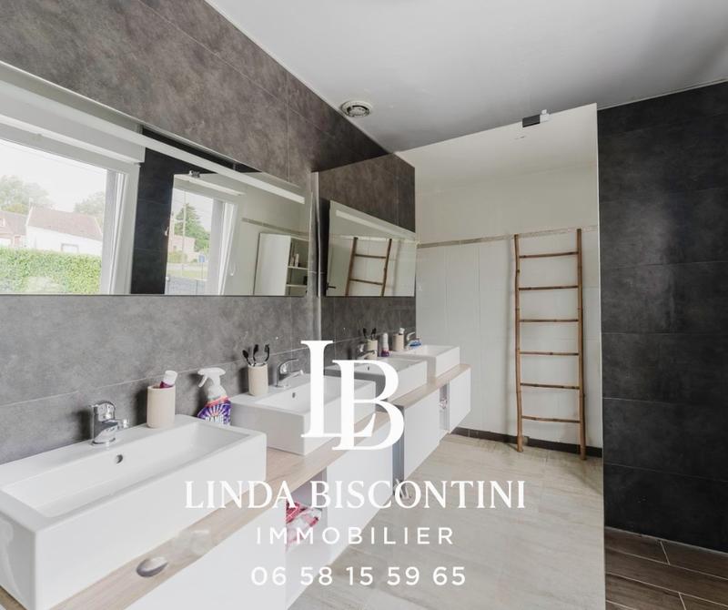 Maison - 223 m² - 7 pièces