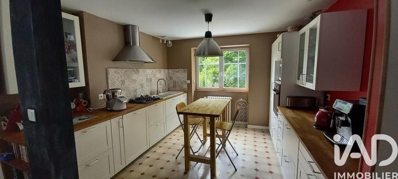 Maison - 245 m² - 9 pièces