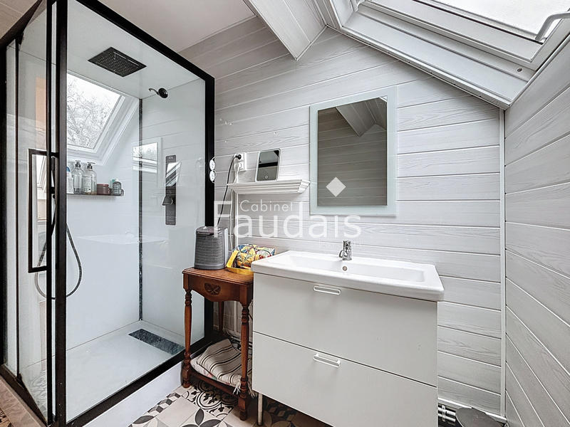 Maison - 236 m² - 8 pièces