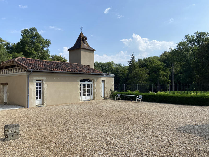 Propriété - 1 200 m² - 20 pièces