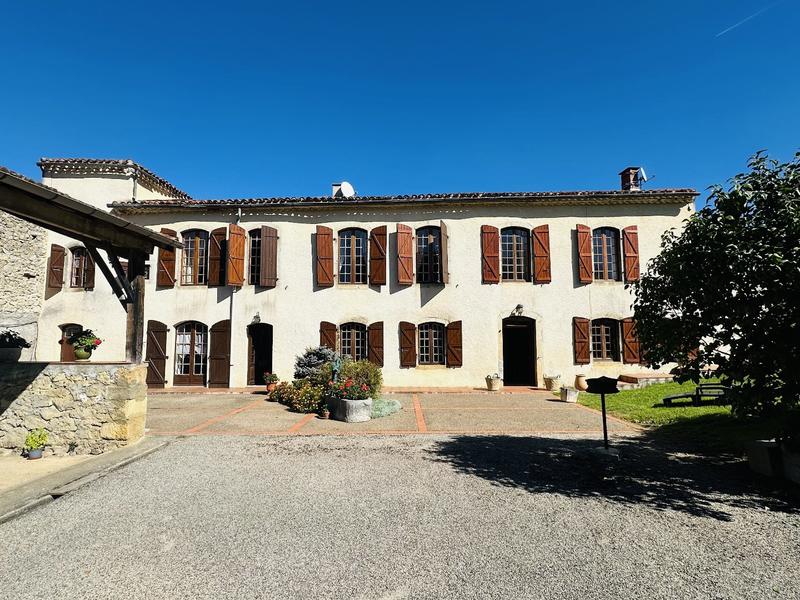 Maison - 190 m² - 8 pièces