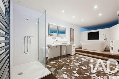 Appartement - 200 m² - 6 pièces