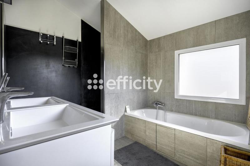 Maison - 202 m² - 6 pièces