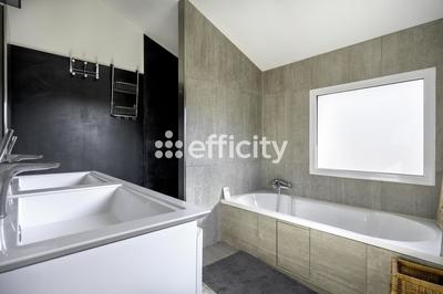 Maison - 202 m² - 6 pièces