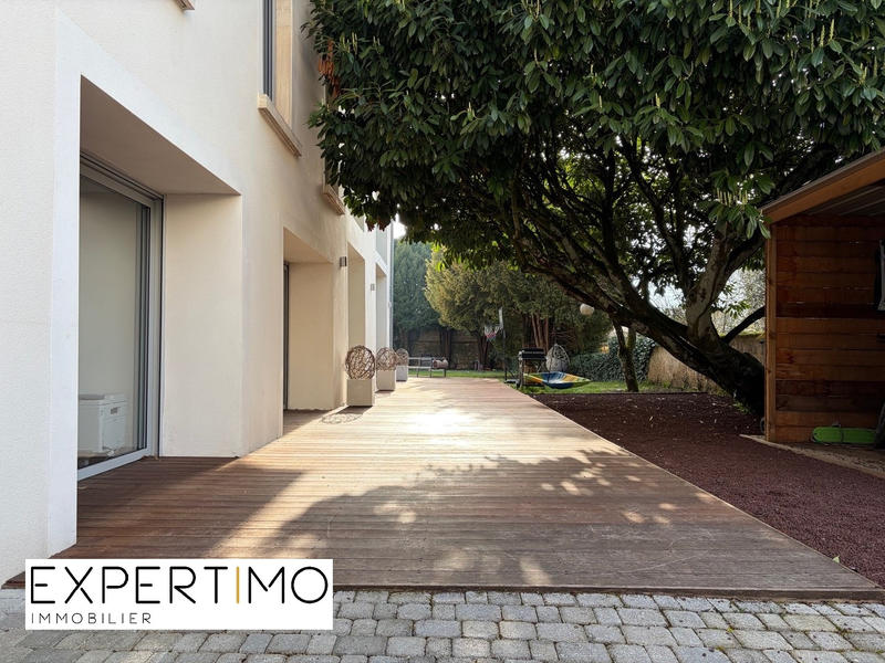 Maison - 241 m² - 6 pièces