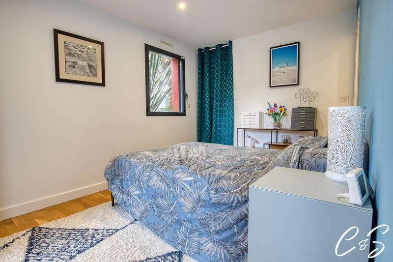 Maison - 240 m² - 6 pièces