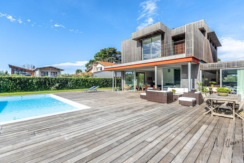 Maison - 290 m² - 6 pièces