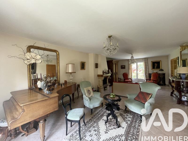 Maison - 237 m² - 7 pièces