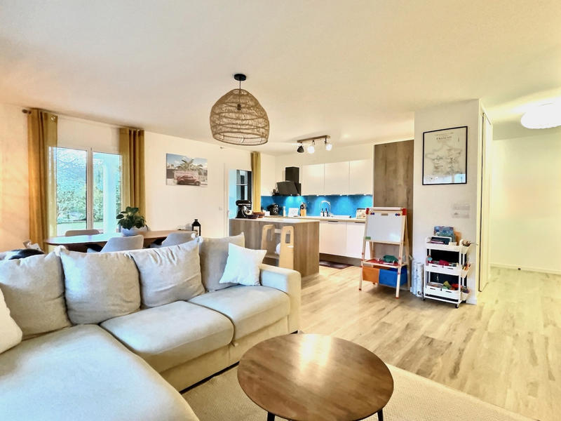 Appartement - 90 m² - 4 pièces