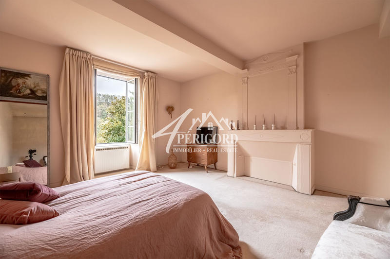 Maison - 288 m² - 8 pièces