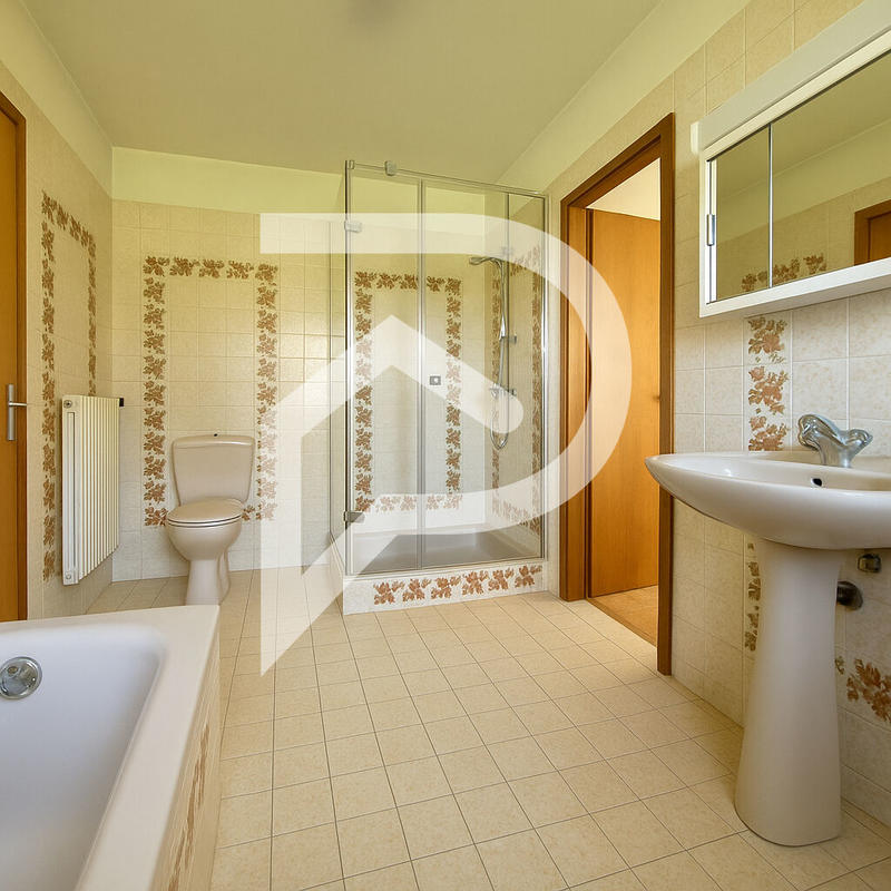 Maison - 201 m² - 7 pièces