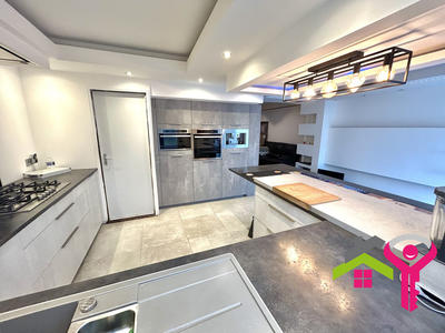 Maison - 93 m² - 6 pièces