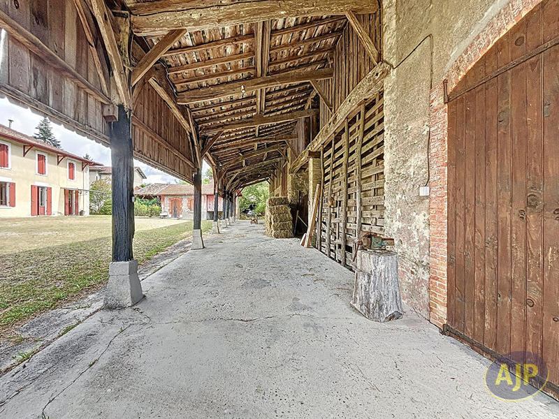 Maison - 220 m² - 10 pièces