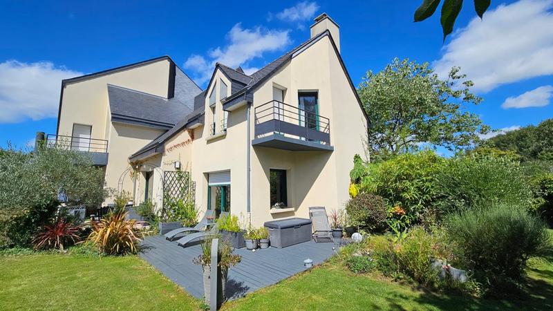 Maison - 210 m² - 9 pièces