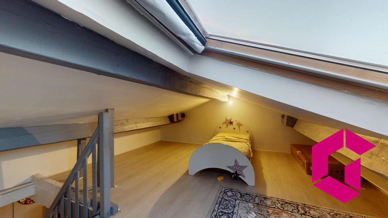 Maison - 221 m² - 8 pièces