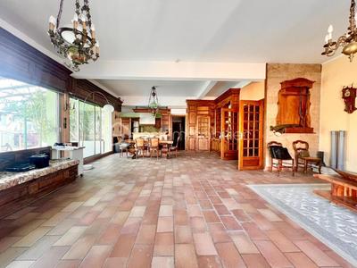 Appartement - 183 m² - 6 pièces