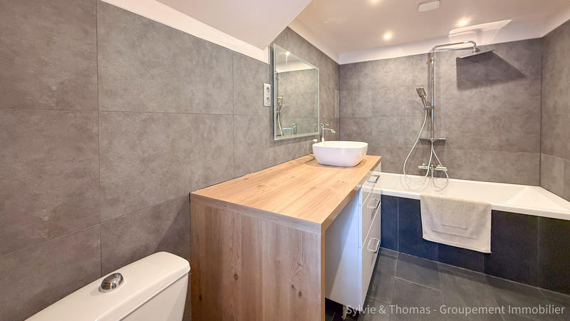 Maison - 370 m² - 14 pièces