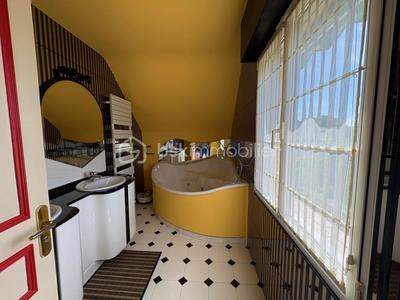 Maison d'architecte - 251 m² - 9 pièces